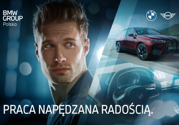 młody mężczyzna i samochód BMW iX